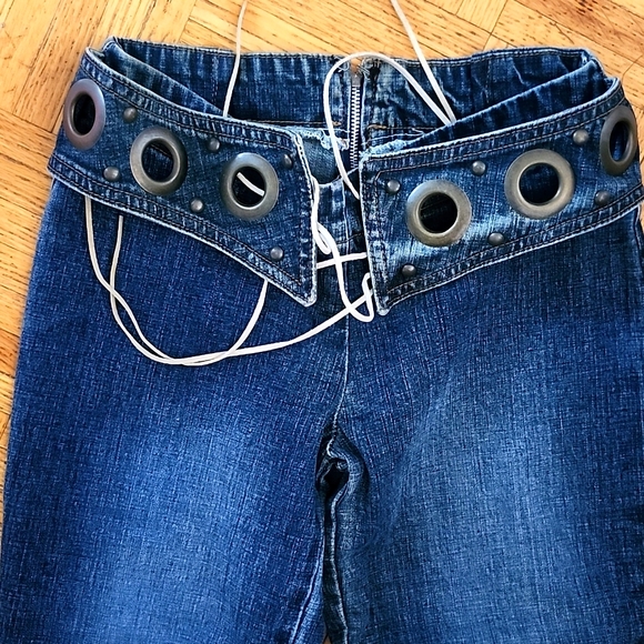 *NOTE* PRE-LOVED Y2K FLARE DISTRESSED DENIM JEANS-0 - Picture 3 of 7